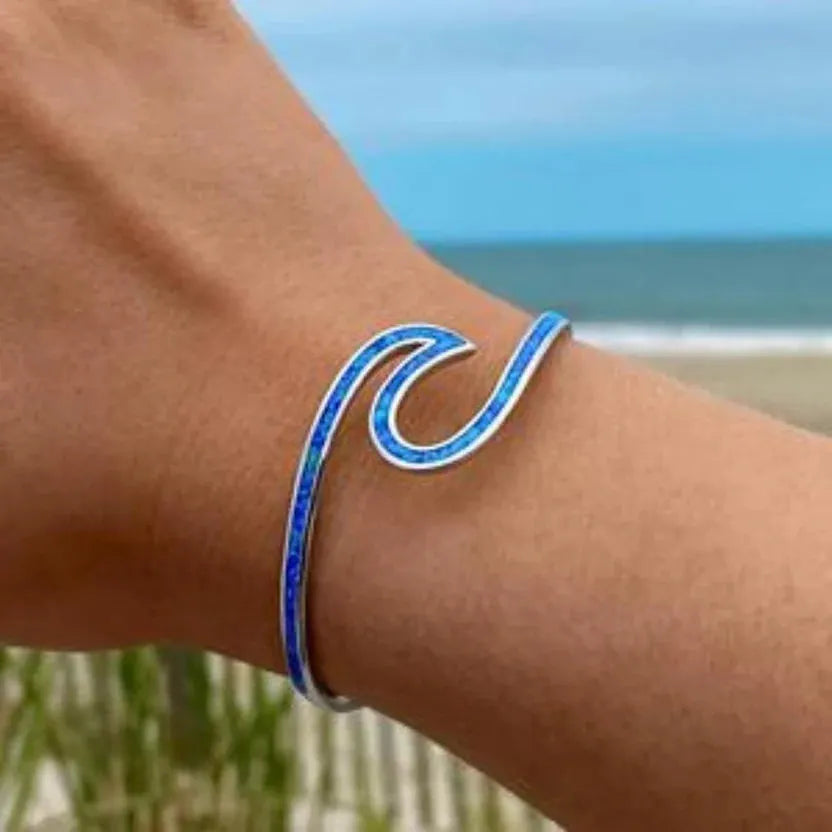 Elegant Wave Cuff