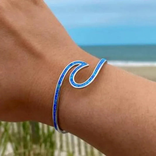 Elegant Wave Cuff