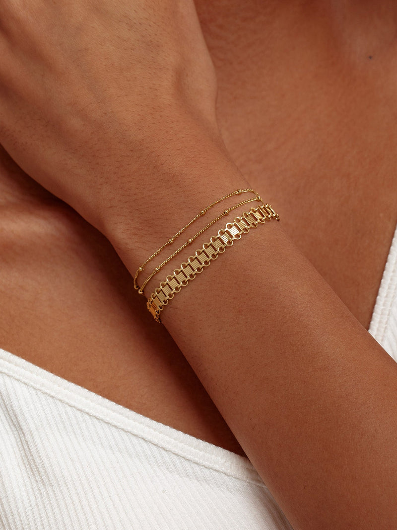 Elegant Gold Chain Bracelet