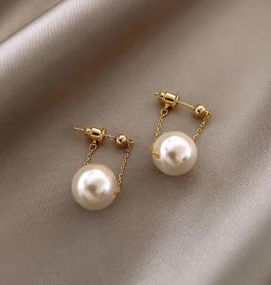 Elegant Pearl Pendant