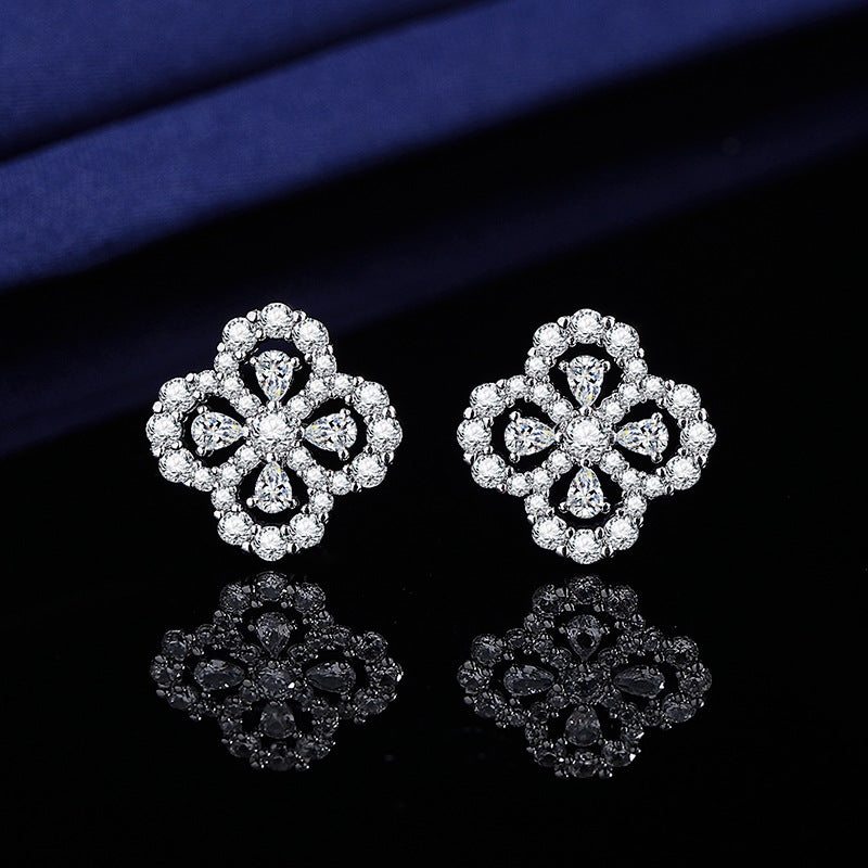 Elegant Crystal Clover Stud