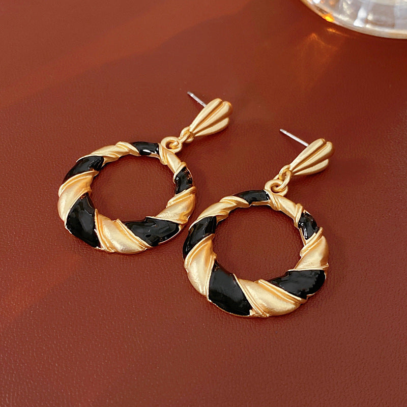 Classic Gold Black Earrings