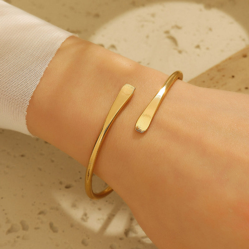 Minimalist Gold Bracelet