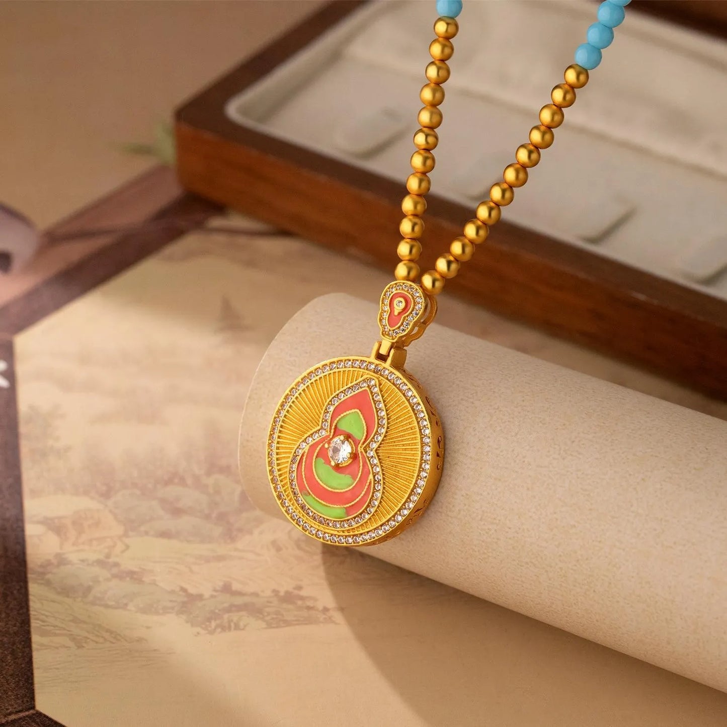 Elegant Gold Pendant Necklace
