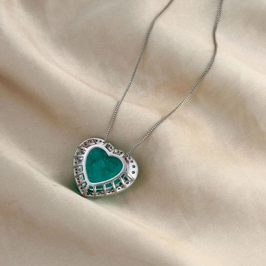 Elegant Emerald Heart Necklace