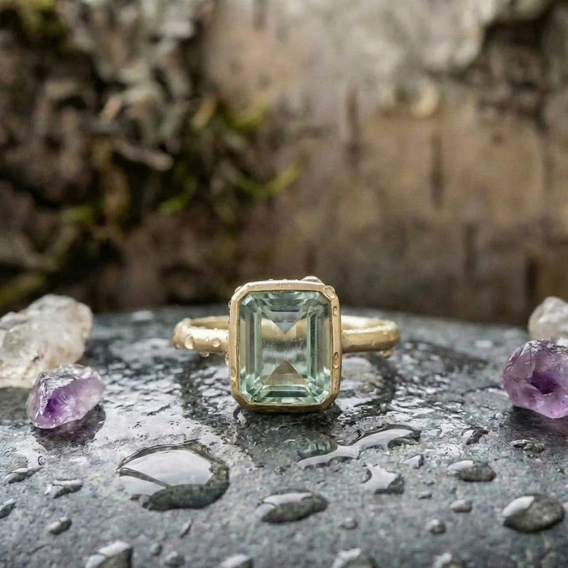 Vintage Inlaid Green Glass Gold Ring