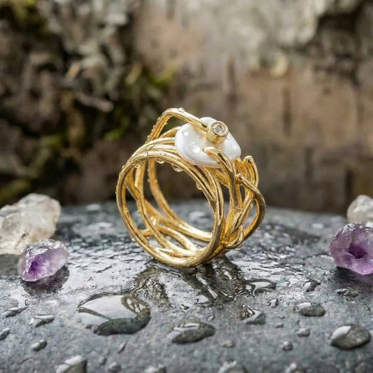 Elegant Pearl Geometric Ring