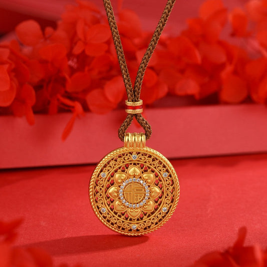 Elegant Gold Pendant Necklace