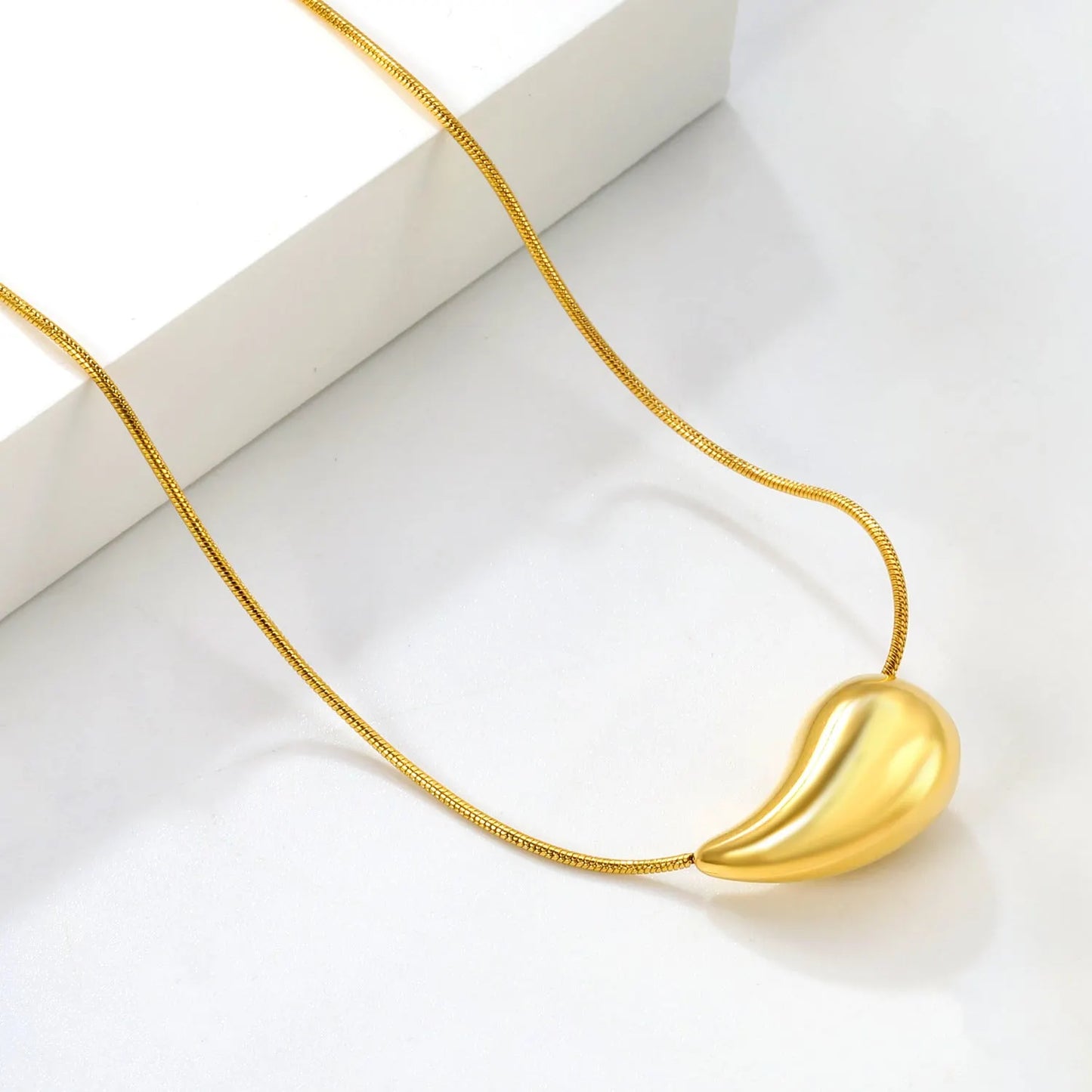 Classic Gold Pendant Necklace