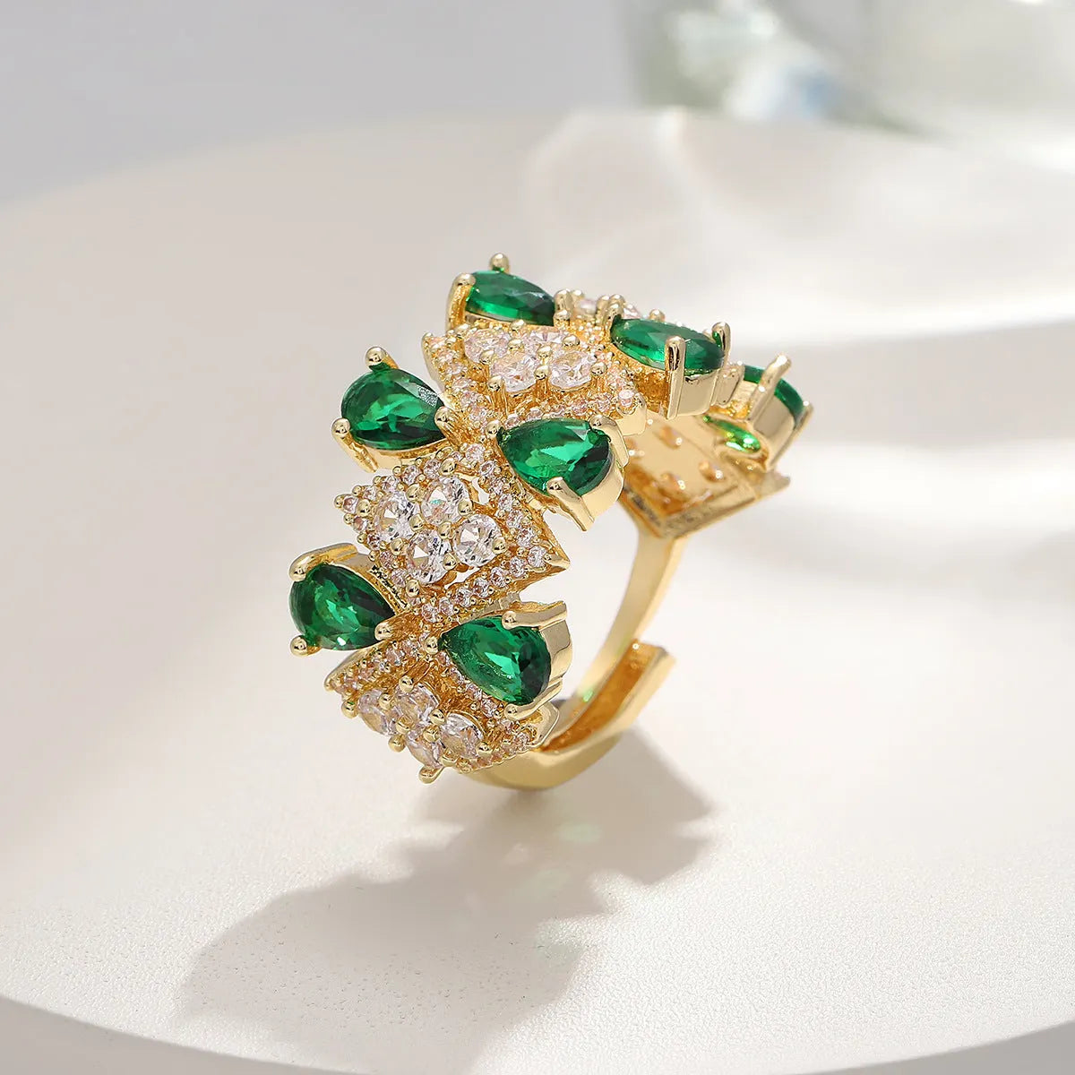 Elegant Emerald Gold Ring