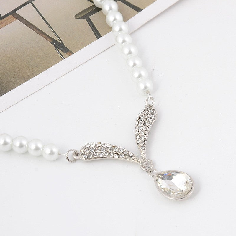 Elegant Pearl Crystal Necklace