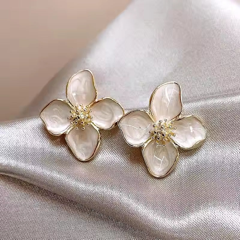 Elegant Pearl Flower Earrings