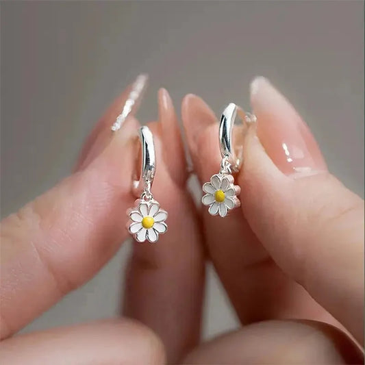 Elegant Daisy Pendant