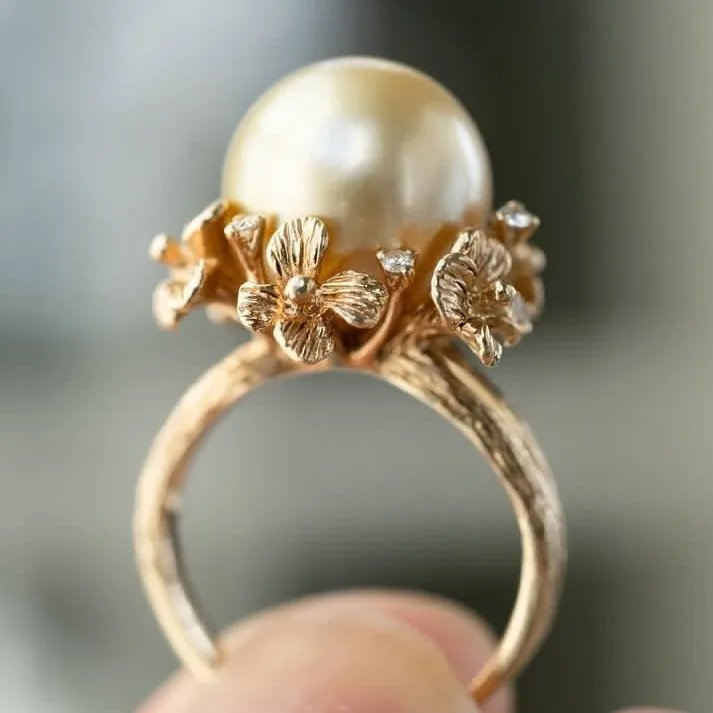 Elegant Pearl Flower Ring